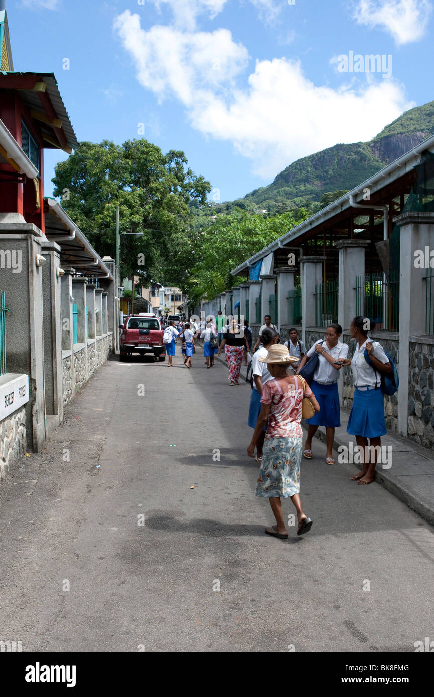 Lebendige Straßenszene auf Albert Street, Sir Selwyn Clarke Market, Victoria, Mahé, Seychellen, Indischer Ozean, Afrika Stockfoto