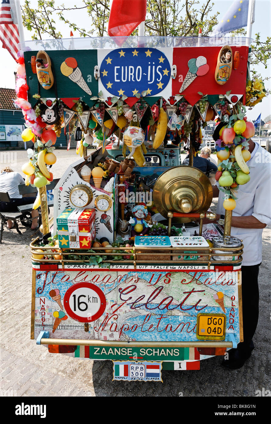 Malerisch dekorierten Eiswagen mit italienisches Eis, Freilichtmuseum Zaanse Schans, Zaanstadt, Provinz Nord Hollan Stockfoto