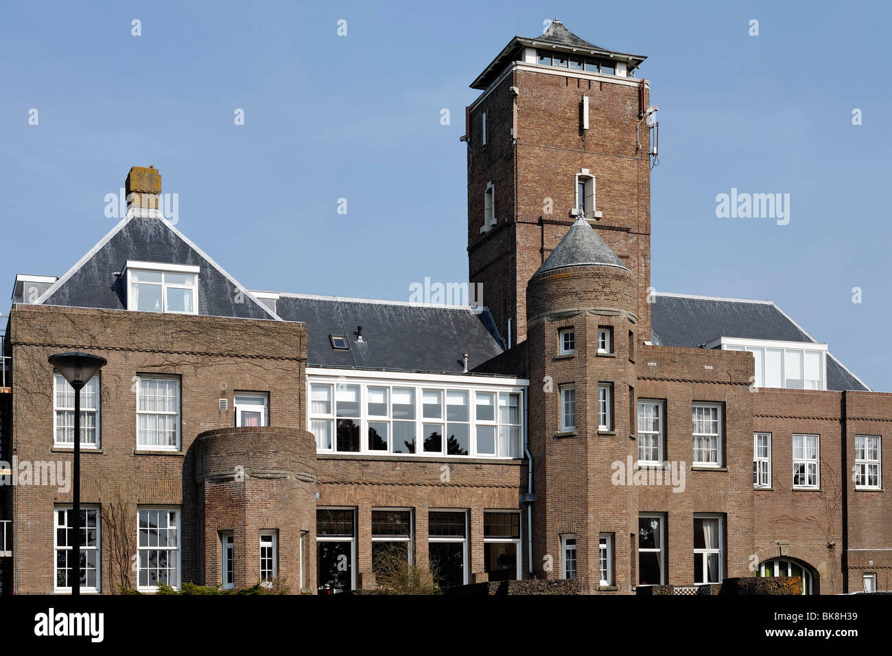 Hotel Huize Glory, prunkvolle Villa aus den 20er Jahren im Stil der Amsterdamer Schule, Bergen Aan Zee, Holland, dem Hollands Stockfoto