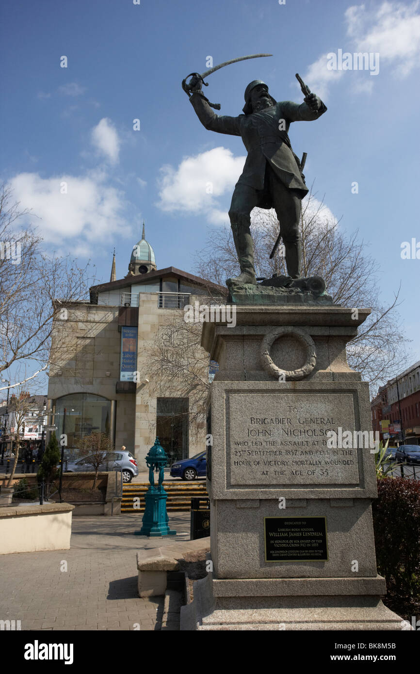 Statue, Brigadegeneral John Nicholson außerhalb der irischen Leinen Zentrum und Lisburn Museum Lisburn Stadtzentrum Stockfoto