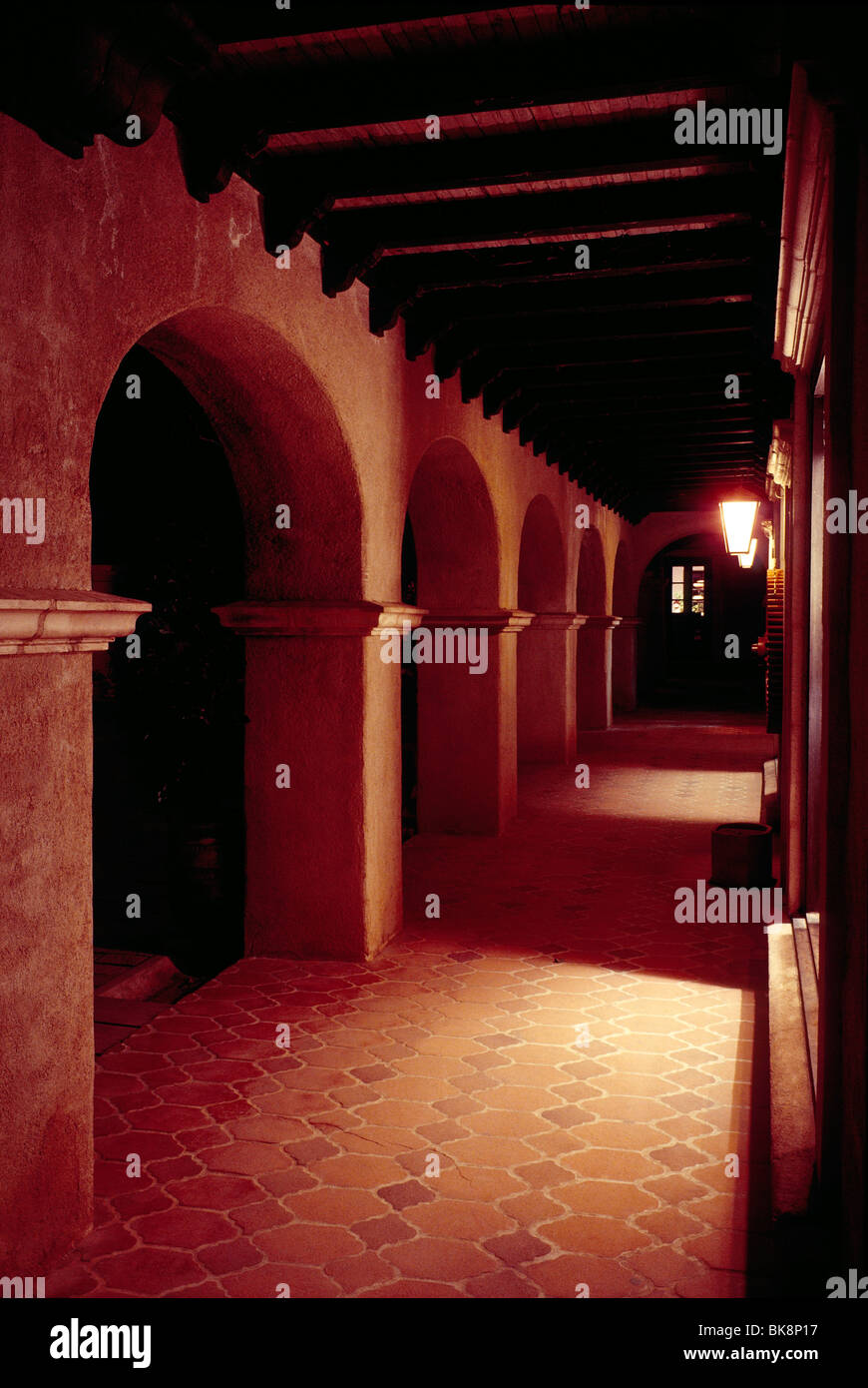 Tlaquepaque, Spanisch-kolonialen Stil Architektur Dorf von Geschäften und Galerien entwickelt von Abe Miller, Sedona, Arizona, USA Stockfoto