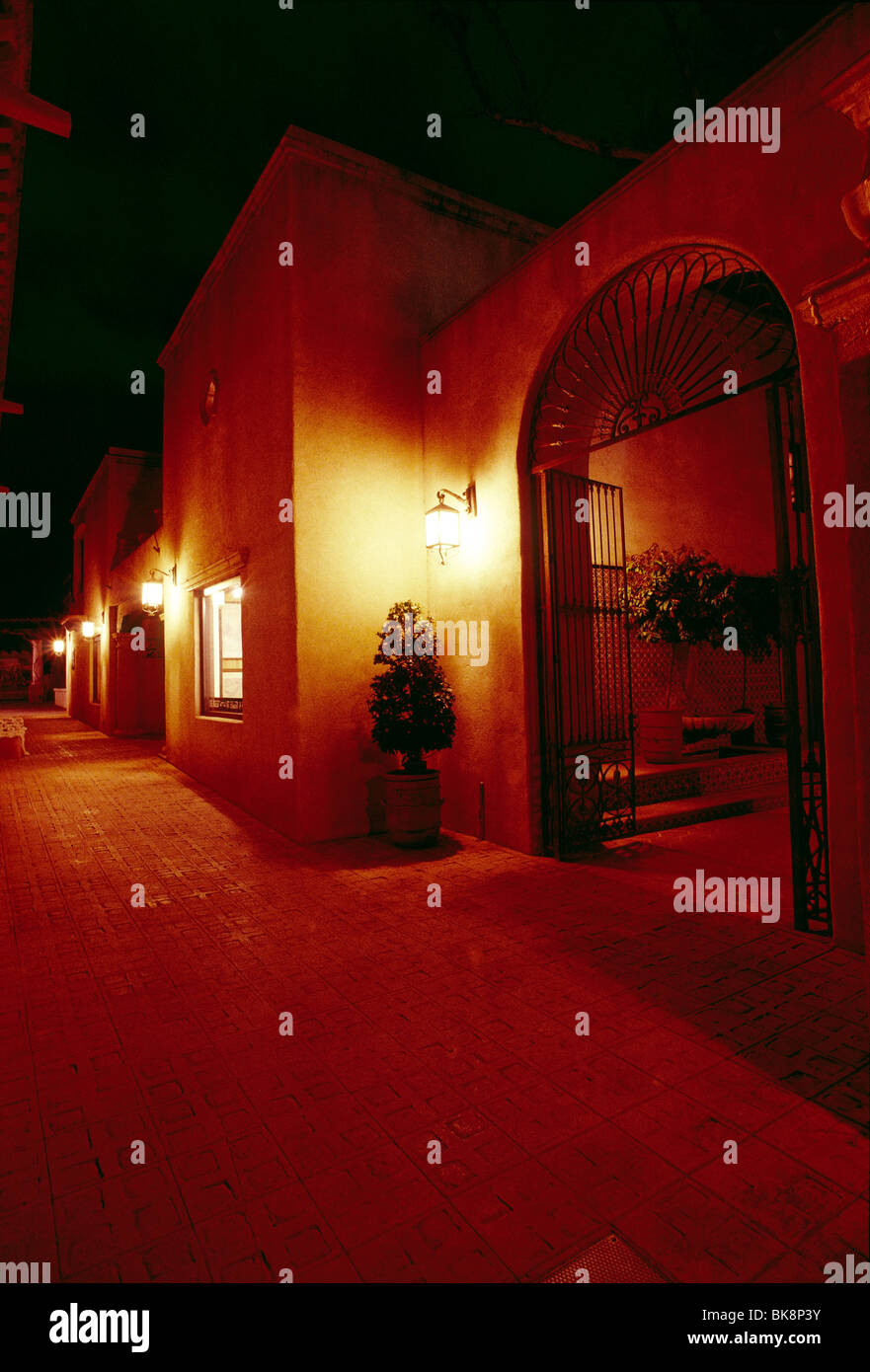 Tlaquepaque, Spanisch-kolonialen Stil Architektur Dorf von Geschäften und Galerien entwickelt von Abe Miller, Sedona, Arizona, USA Stockfoto