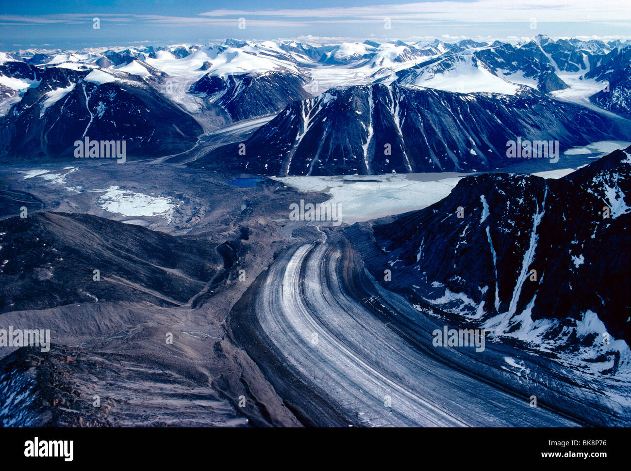 Luftaufnahme von Norman Gletscher, Mt. Schlacht, Mt. Svanhvit, Auyuittuq-Nationalpark, Baffininsel, Nunavut, Kanada Stockfoto