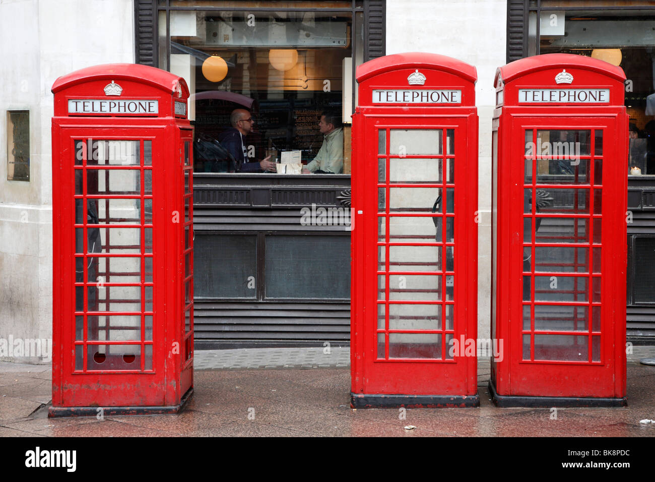 Rote Telefonzelle, London, UK Stockfoto