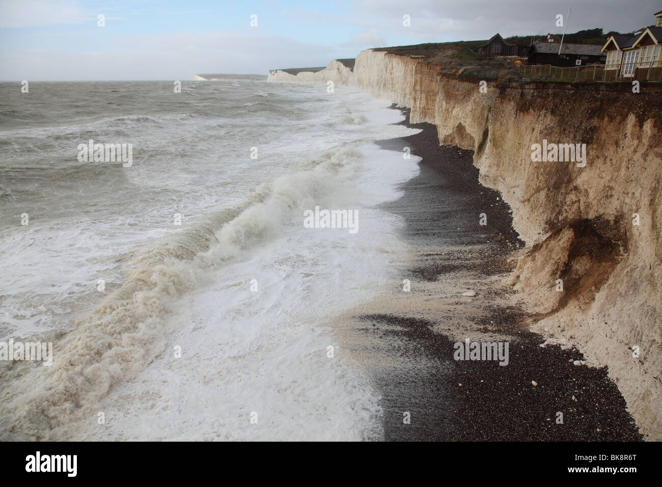 Stürmische See bei Birling Gap, East Sussex. Stockfoto