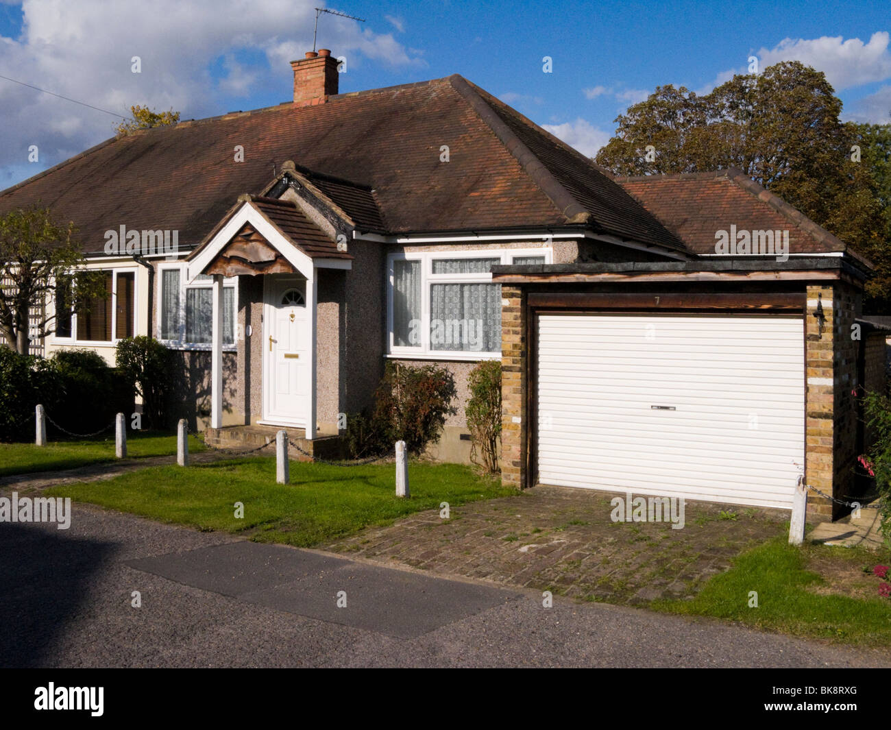 Doppelhaushälfte Bungalow Haus / Haus mit Doppelgarage im unteren ... Doppelhaushälfte Bungalow Haus / Haus mit Doppelgarage im unteren ...