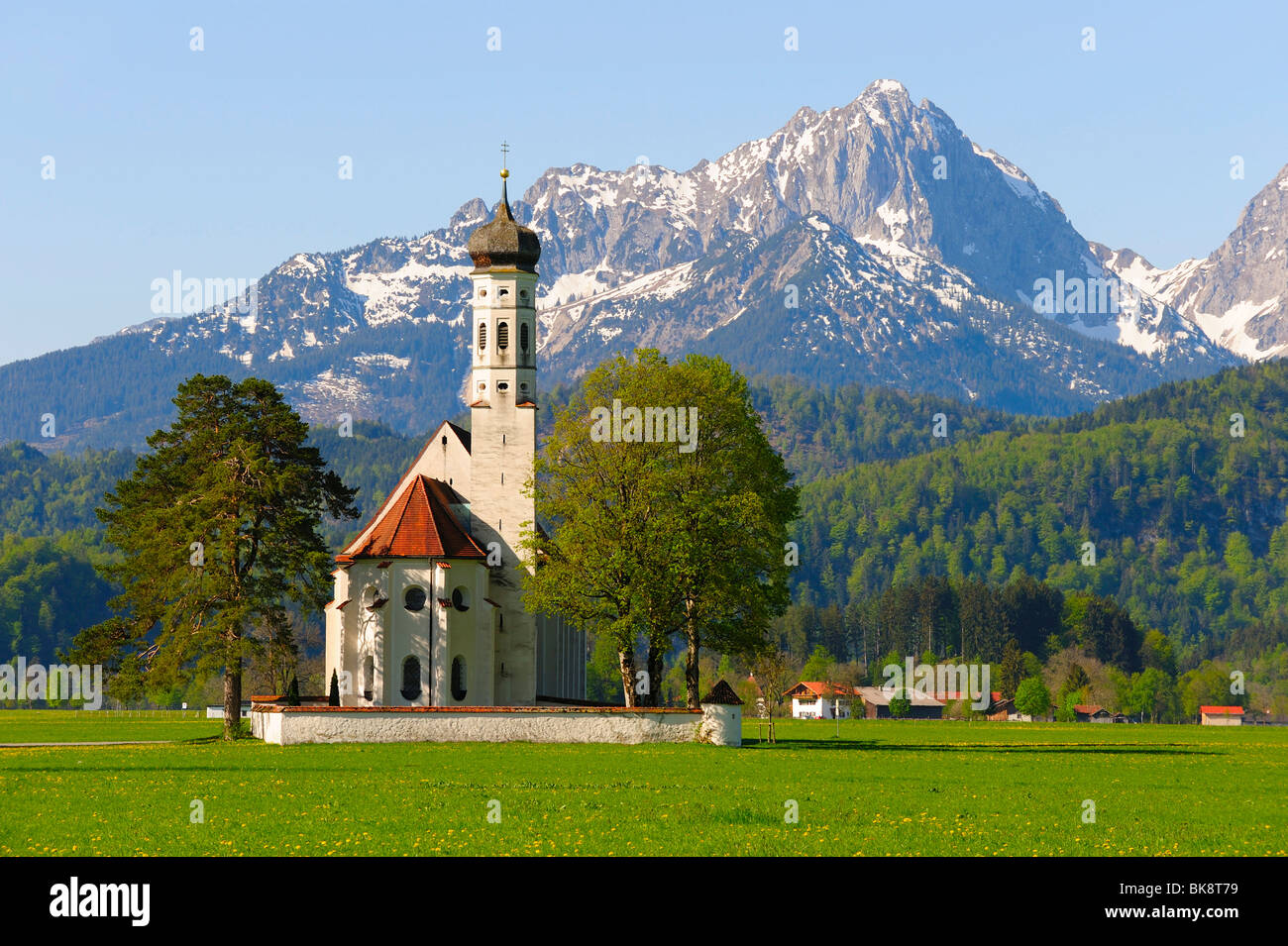 Wallfahrt der St. Coloman in der Nähe von Füssen, Thannheim Berge, Frühling, Ost-Allgäu, Allgäu, Bayern, Deutschland, Europa Stockfoto