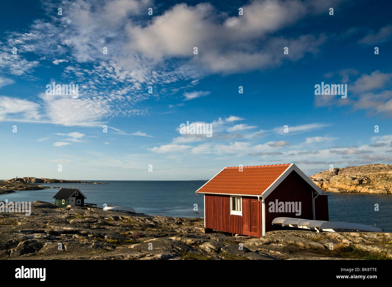 Holzhäuser in Smoegen an der Westküste von Schweden, Skandinavien, Europa Stockfoto