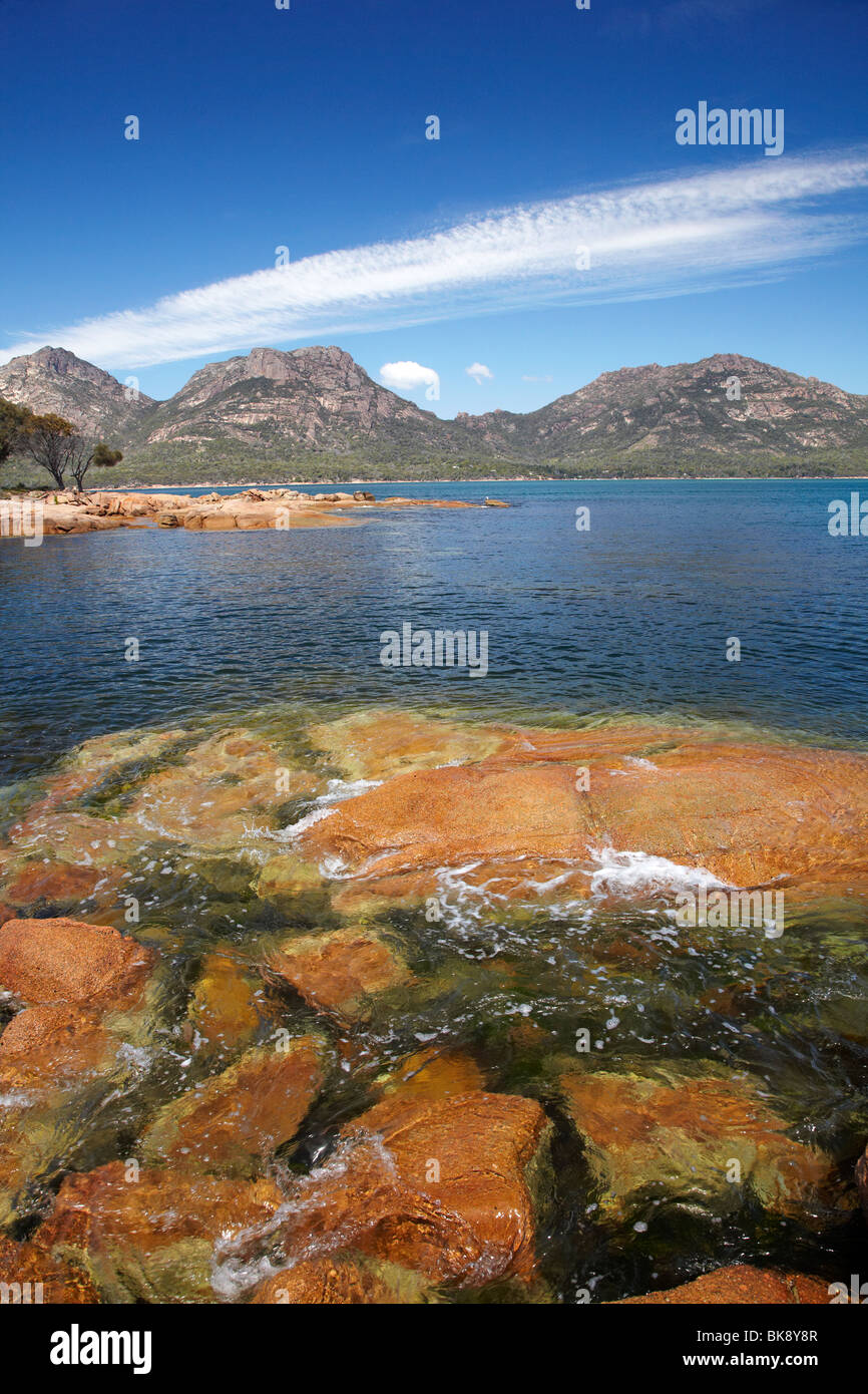 Felsen, Coles Bay, und die Gefahren, Freycinet National Park, Freycinet Peninsula, östlichen Tasmanien, Australien Stockfoto