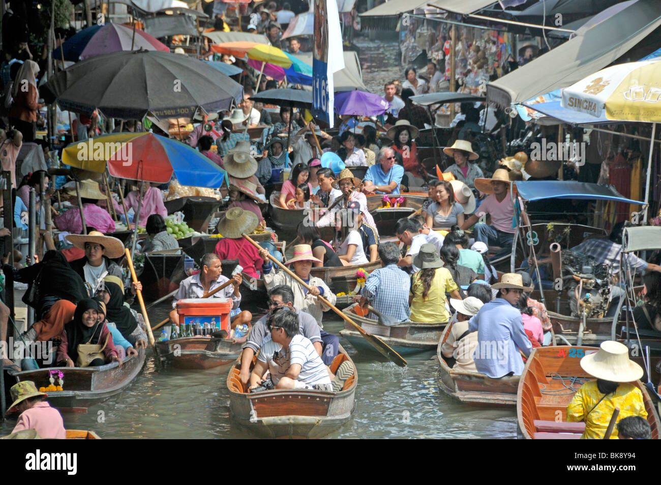 Schwimmenden Markt in Damnoen Saduak, südwestlich von Bangkok, Thailand, Asien Stockfoto