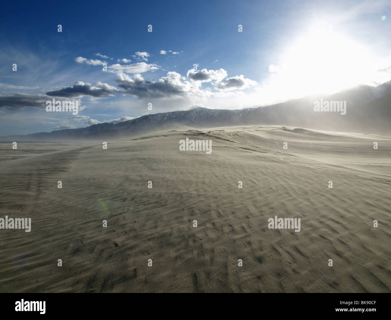Wind Sand Olancha Dünen in der Mojave-Wüste geblasen. Stockfoto