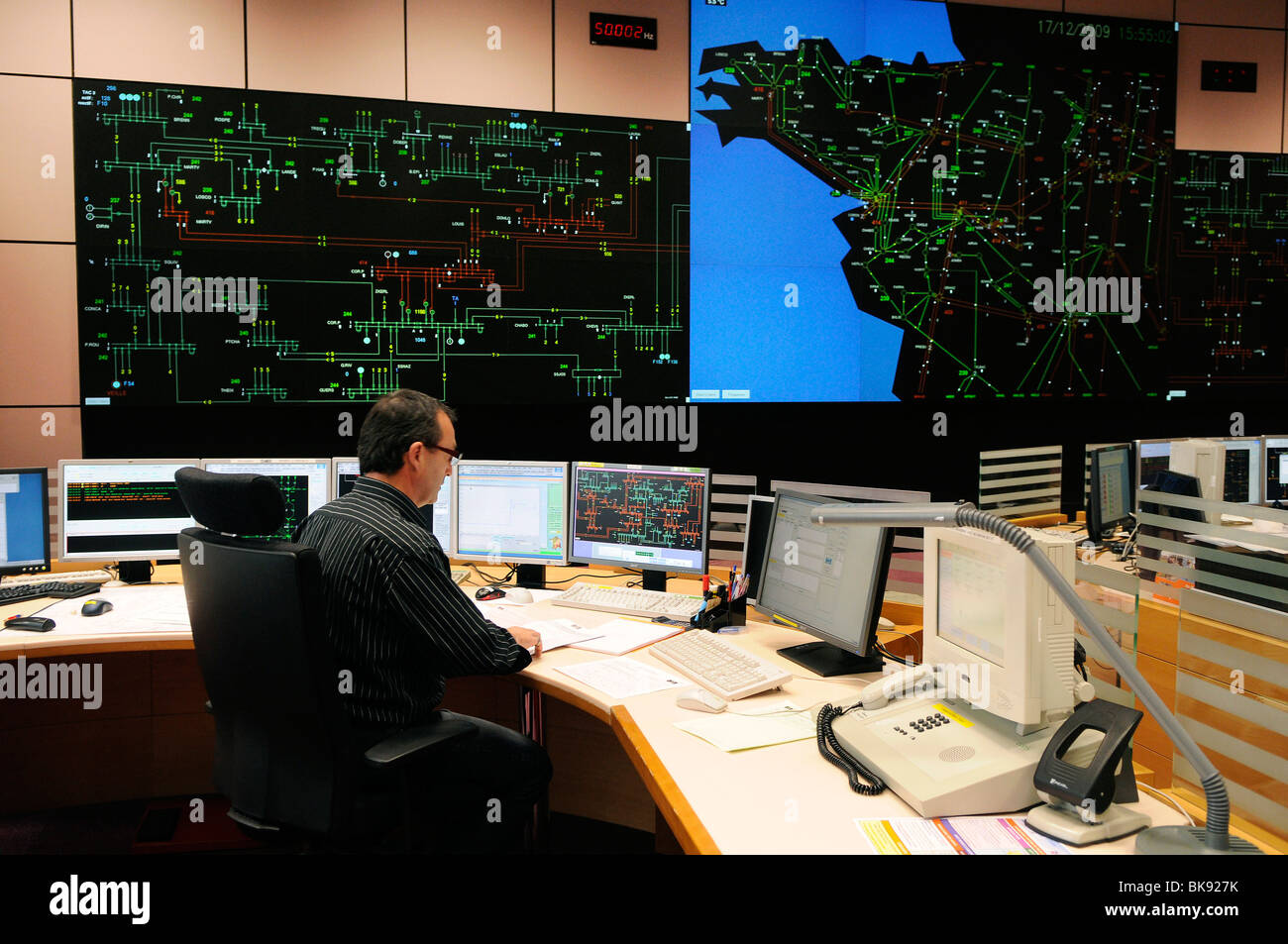 Nantes (44): Netzwerk-Kontrollraum in den Räumlichkeiten des "RTE Ouest" (Französisch Stromübertragungsnetzes) Stockfoto