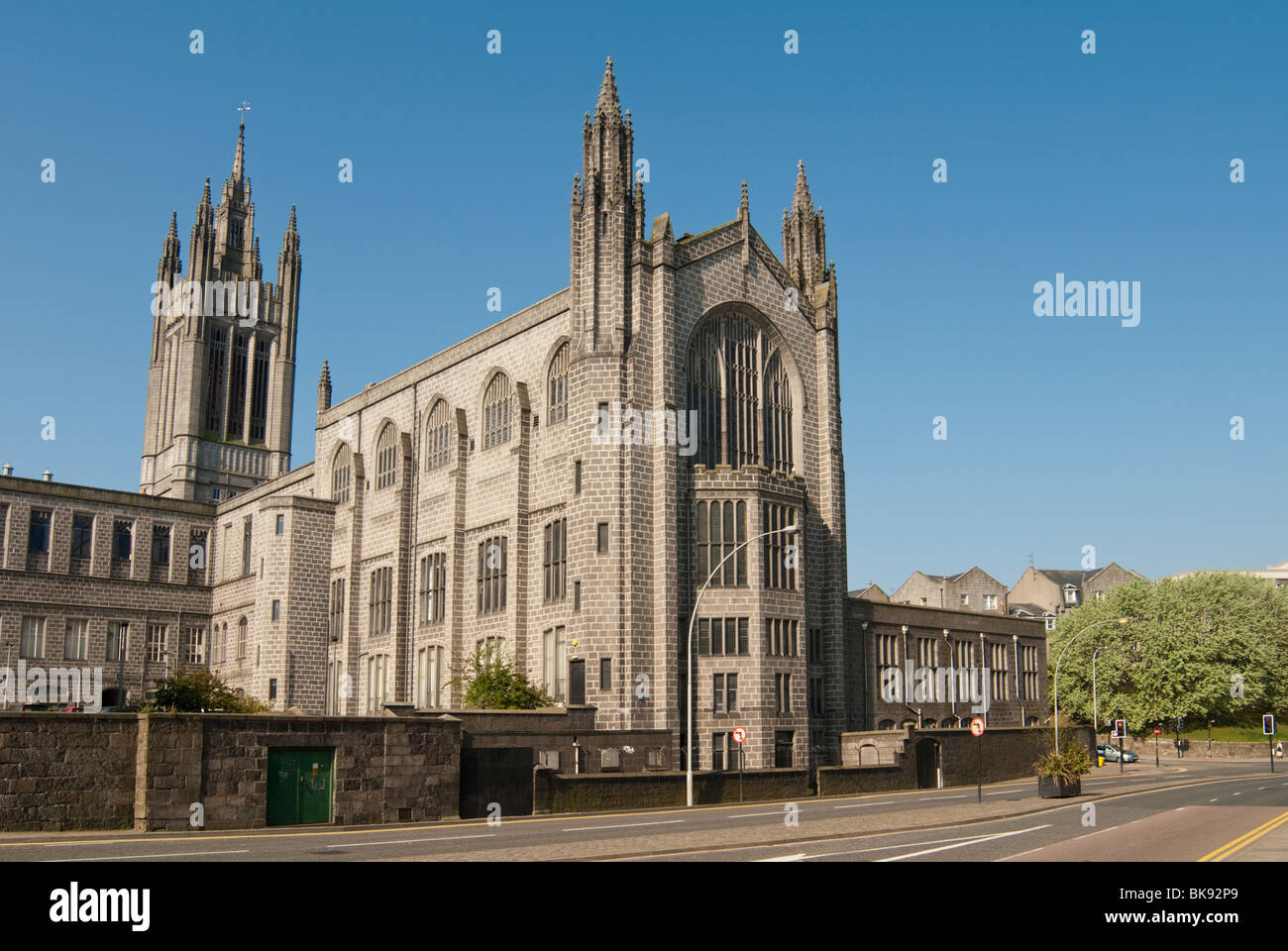 Das große Fenster der Mitchell Hall, Marishal College, Aberdeen, Schottland Stockfoto