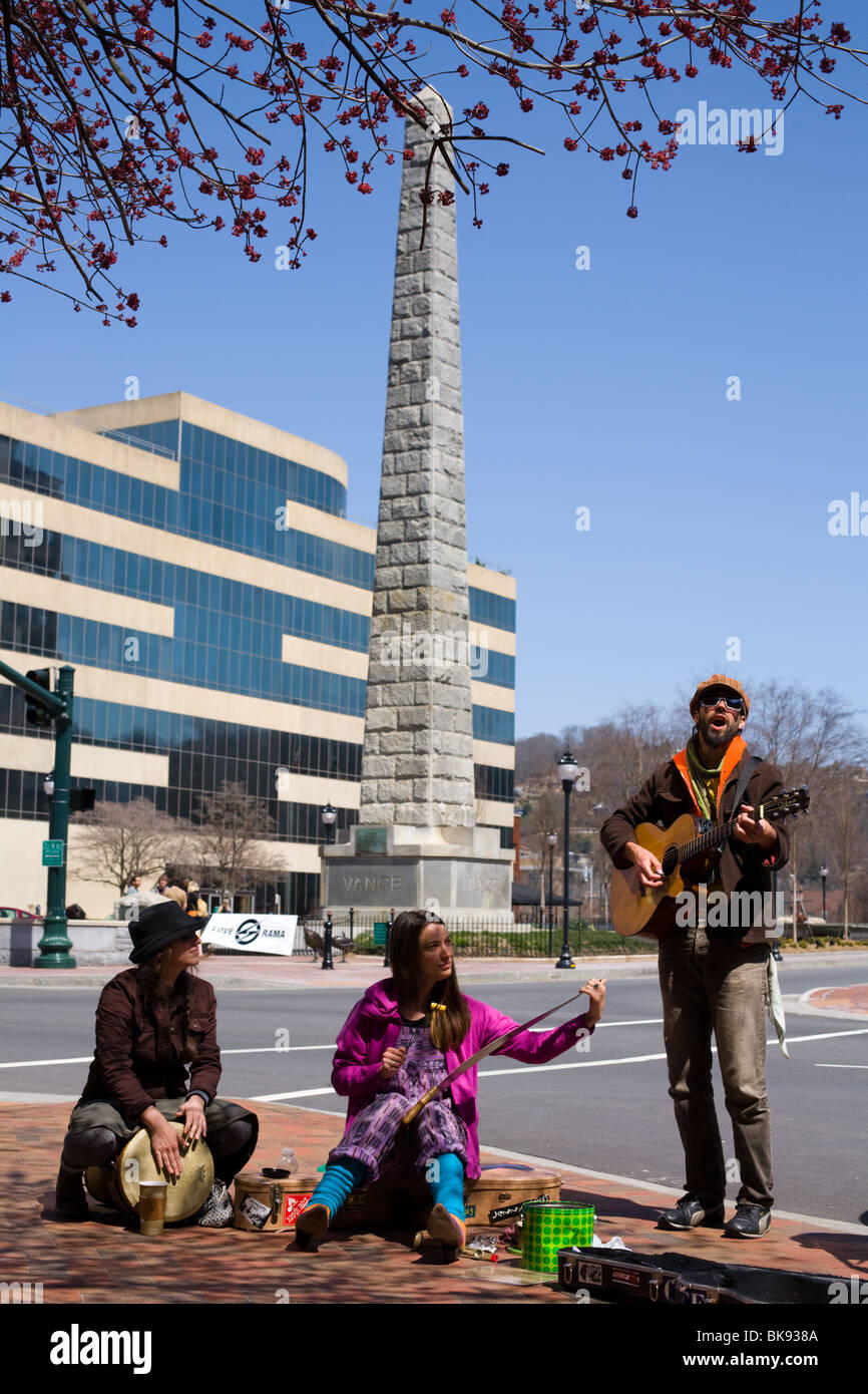 Straßenmusiker spielen auf Pack-Platz in Asheville, North Carolina Stockfoto