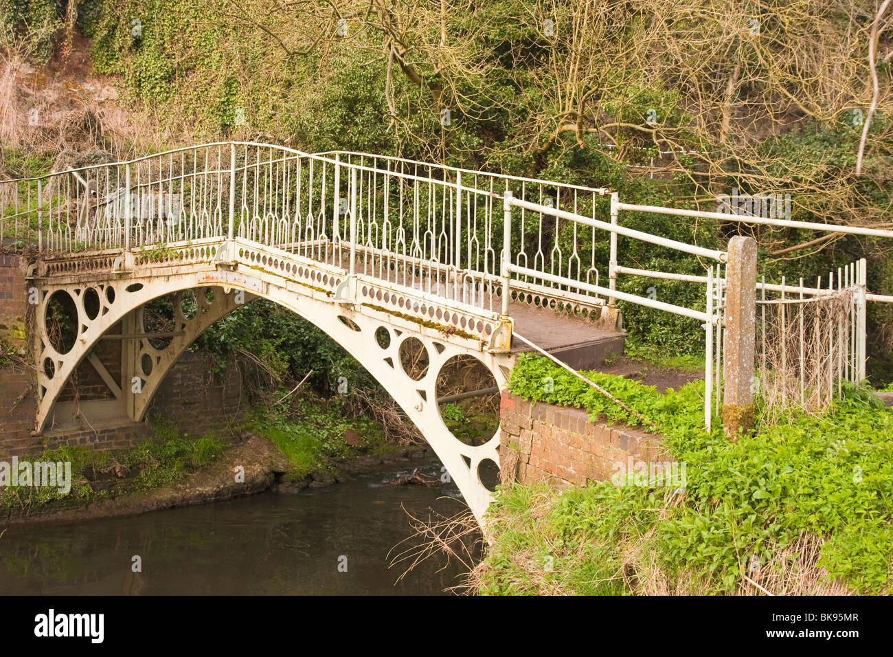 Kleine "Gusseisen Brücke" über den Fluss Stour in Kidderminster Stockfoto