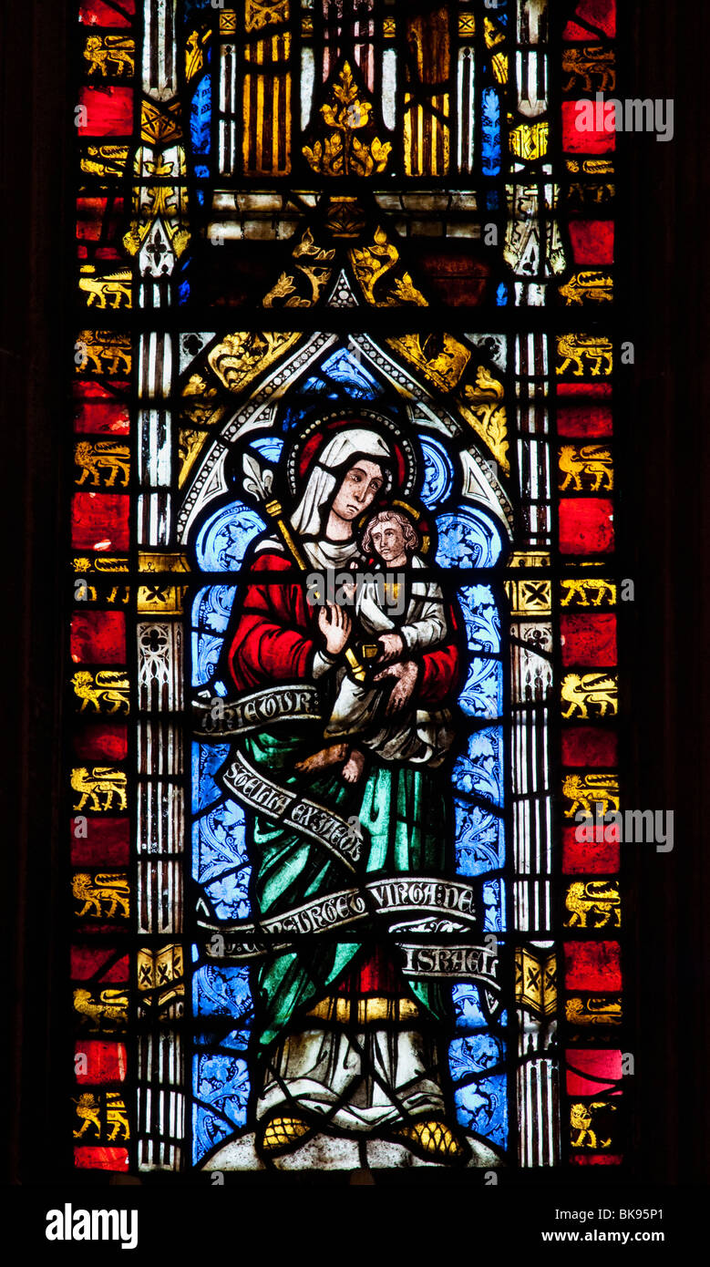 Mary Madonna mit Jesuskind, gebeizt mittelalterlichen Glasscheibe, Ostfenster, Kathedrale von Wells, Somerset, Vereinigtes Königreich Stockfoto