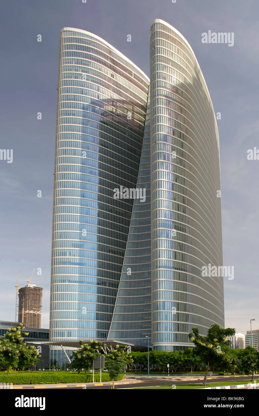 Die Abu Dhabi Investment Authority, aufbauend auf der Corniche von Abi Dhabi, den Vereinigten Arabischen Emiraten. Stockfoto