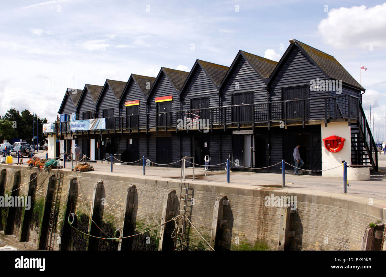 FISCHER SCHUPPEN AM KAI DES HAFENS WHITSTABLE. KENT UK. Stockfoto