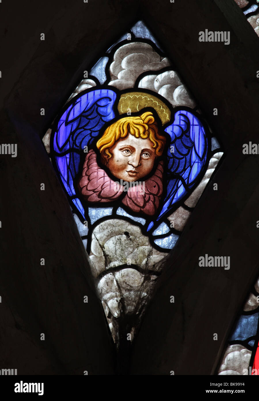 Glasfenster von S C Yarington (1790-3) mit Cherubim, St Nicholas Church, Buckenham, Norfolk. Möglicherweise von James George Zobel gemalt Stockfoto