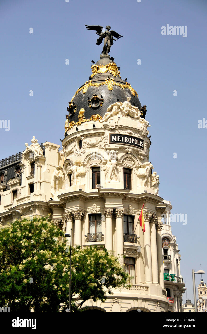 Metropolis Gebäude, 1910, Edificio Metrópolis, auf der Gran Vía mit seinen monumentalen Engelsstatue, Madrid, Spanien, Iberische Penins Stockfoto