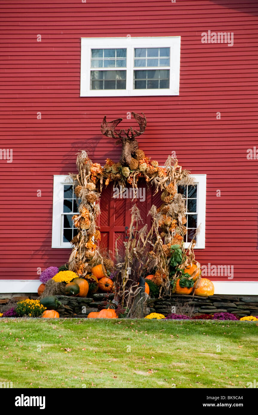 Bauernhaus, Halloween Display, Kürbisse, Kürbis, Maiskolben, Dekorationen, Masken, Display, alle heiligen Tag, Süd Pomfret, Vermont, USA Stockfoto
