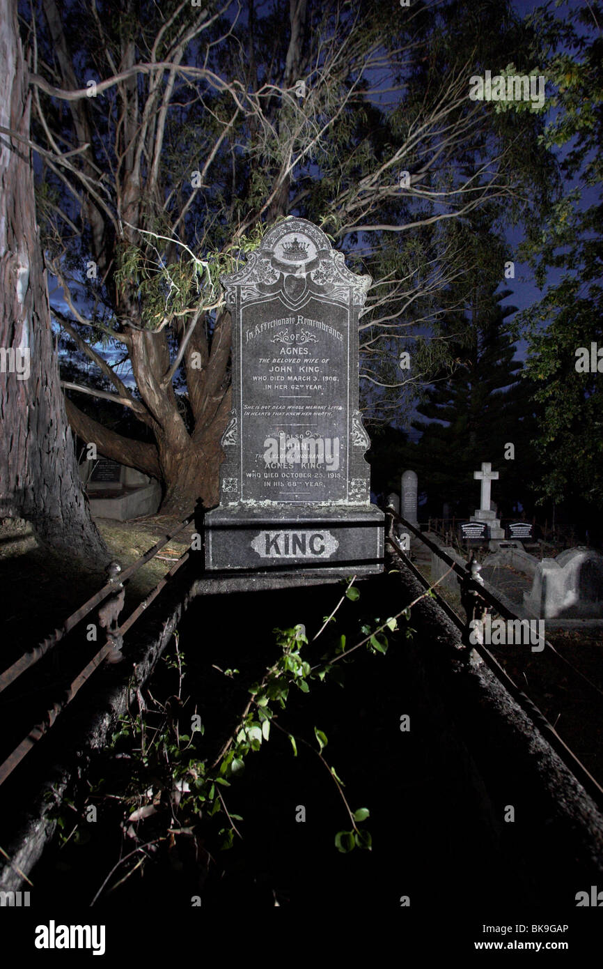 Abenddämmerung Blick auf die historische Wakapuaka Cemetary, Nelson Stockfoto