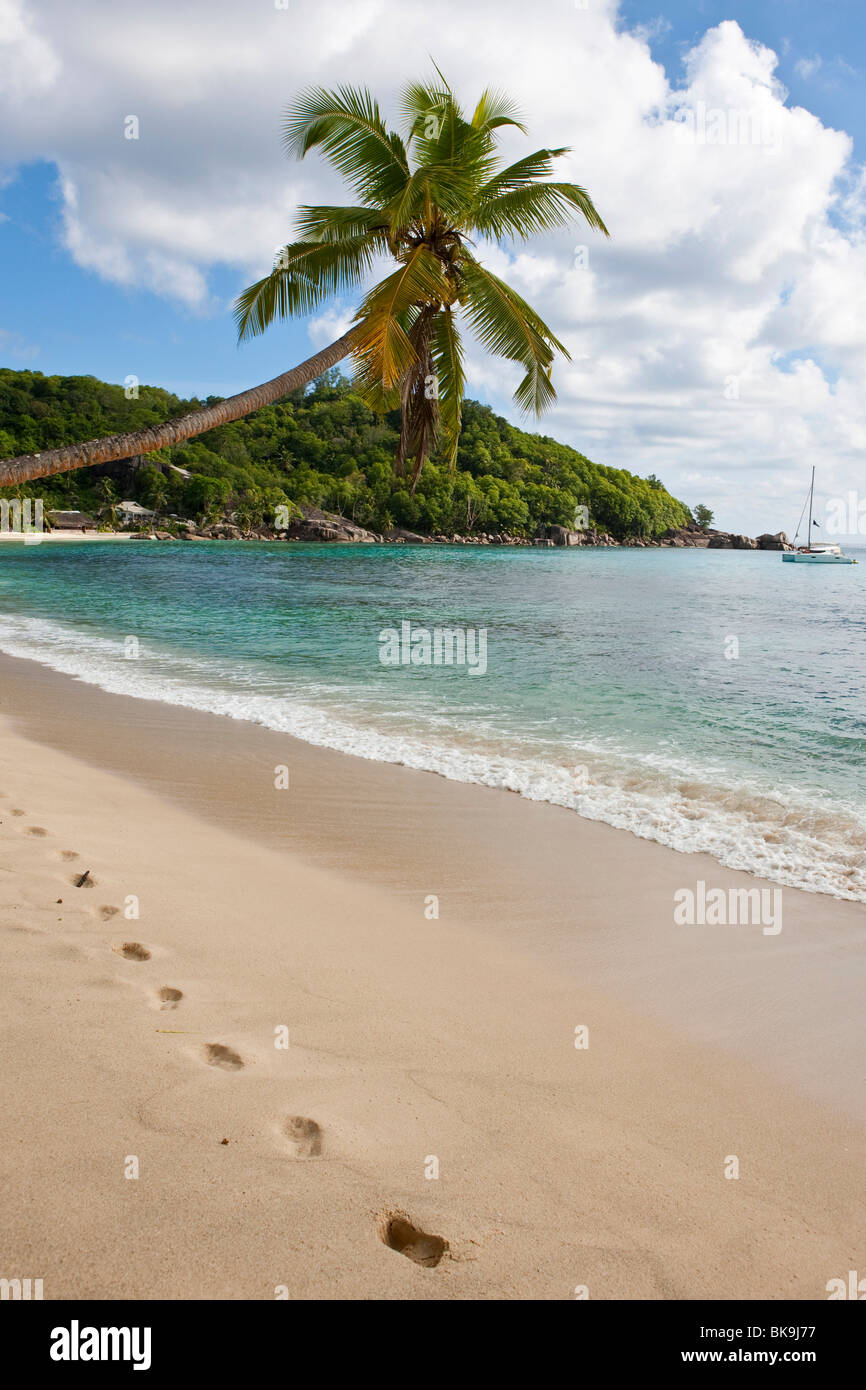 Isolierte Bucht in der Nähe von Baie Lazare, Che Batista Villas am Rücken, Insel Mahe, Seychellen, Indischer Ozean, Afrika Stockfoto