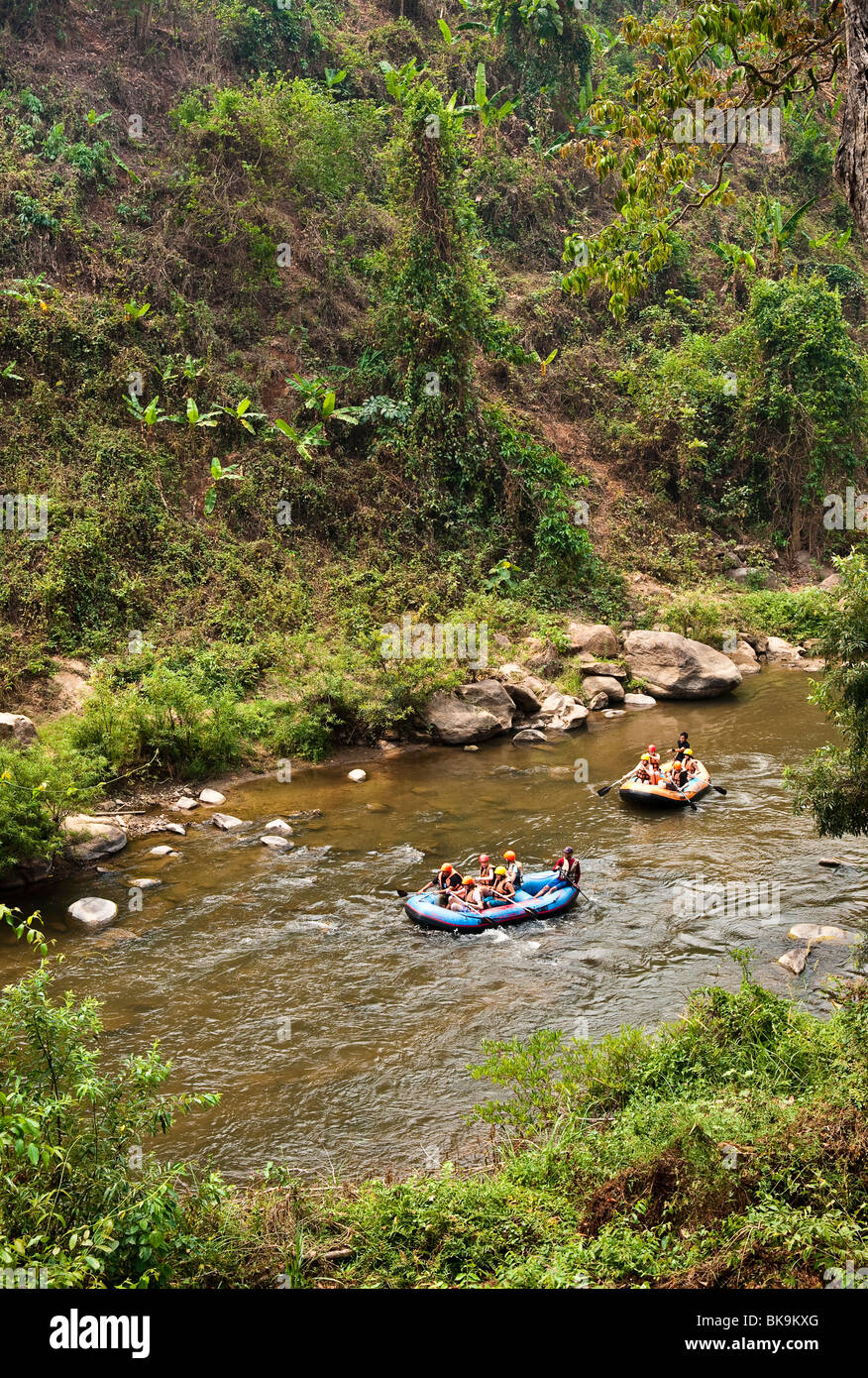 Rafting auf dem Fluss Mae Tang im ländlichen Provinz Chiang Mai, Thailand. Stockfoto