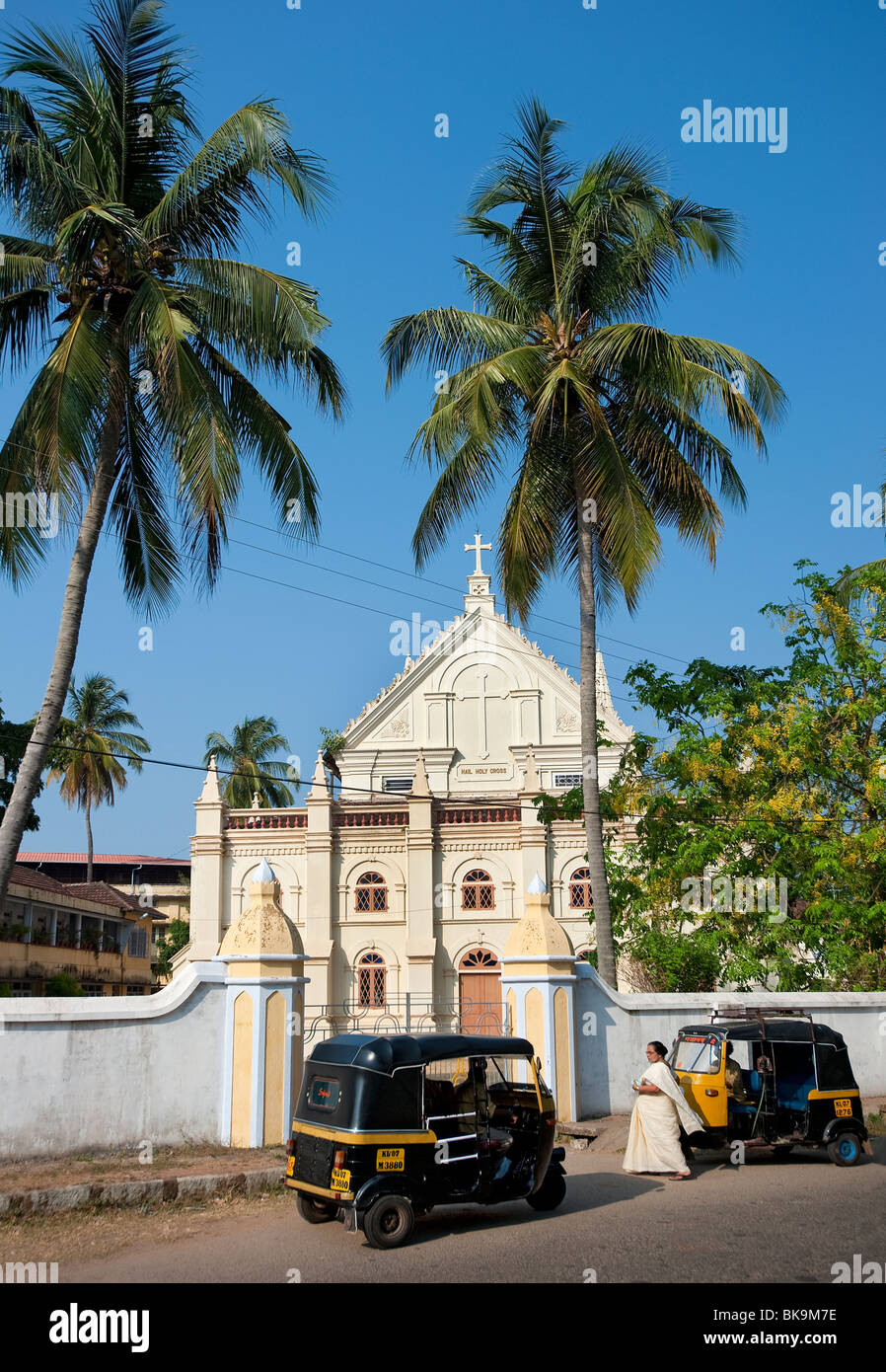 Hintere Eingang Kirche Santa Cruz Basilika in Fort Cochin, Kerala, Indien Stockfoto