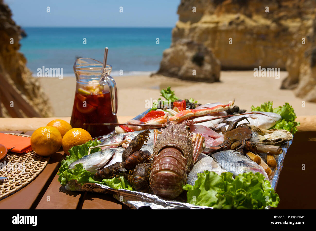 Restaurant am Praia Dos Tres Irmãos in der Nähe von Alvor, Algarve, Portugal, Europa Stockfoto