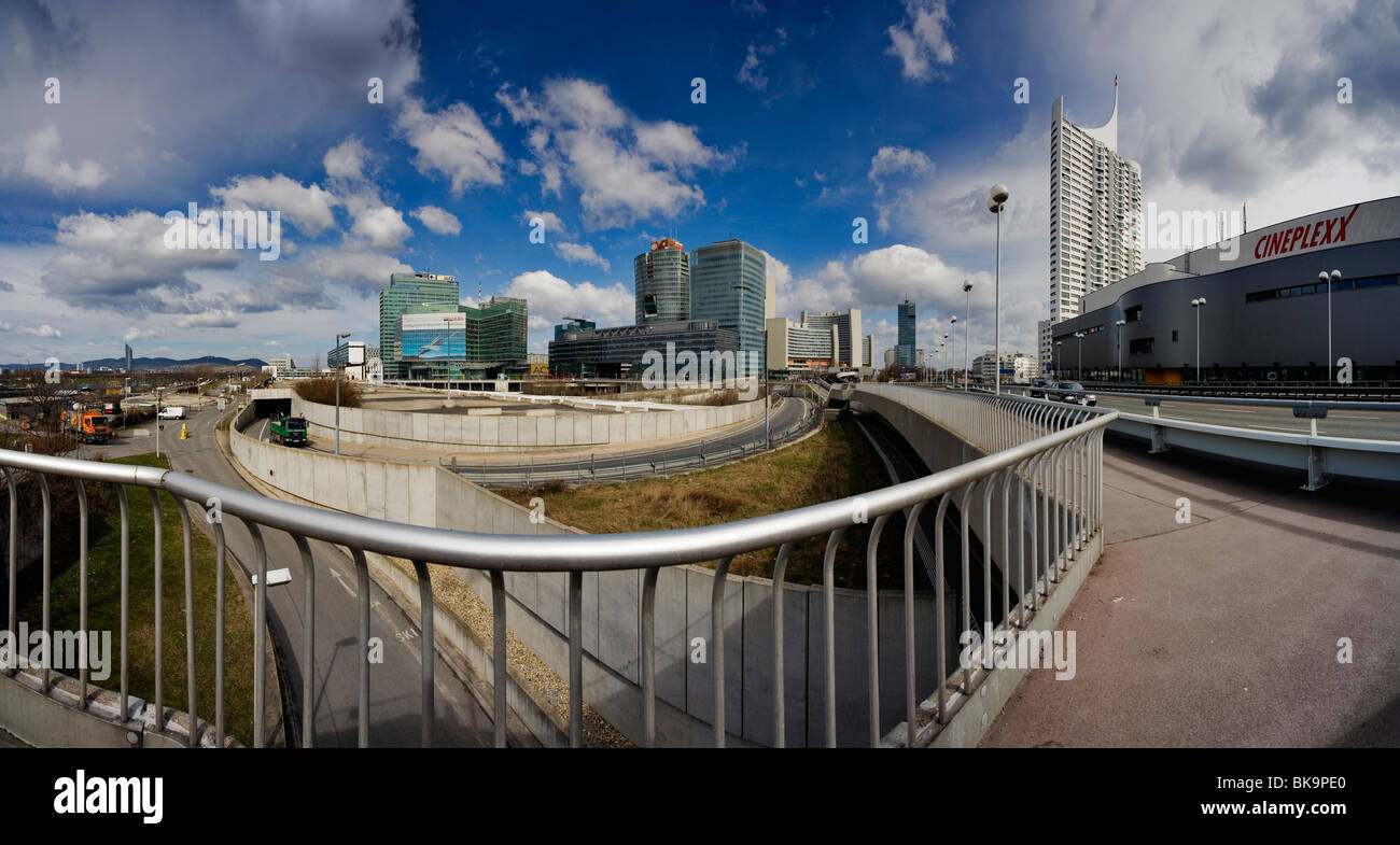 Reichsbruecke-Brücke und Skyline von Wien, Austria, Europe Stockfoto