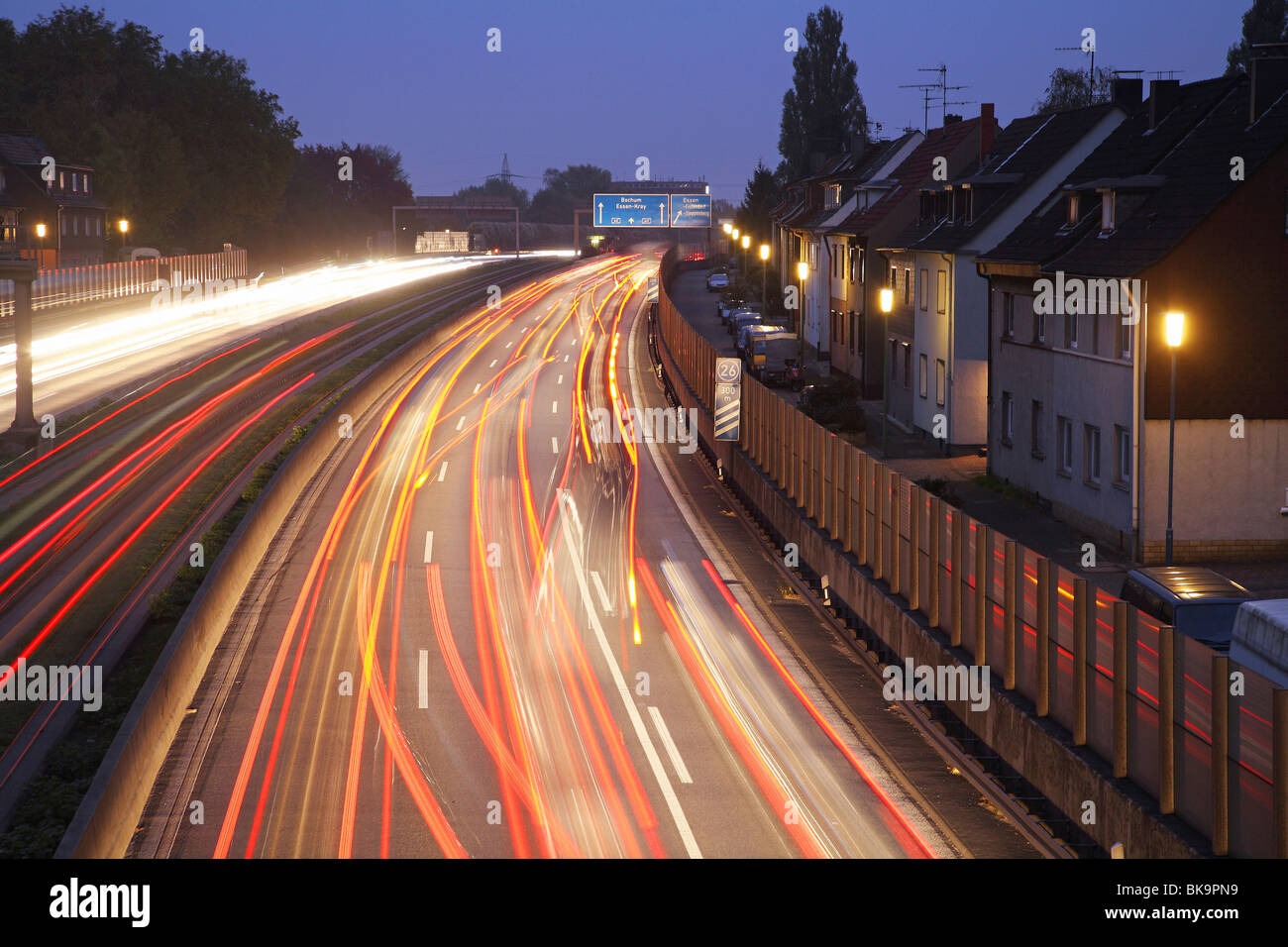Verkehr auf der Autobahn A40, Essen, Deutschland Stockfoto