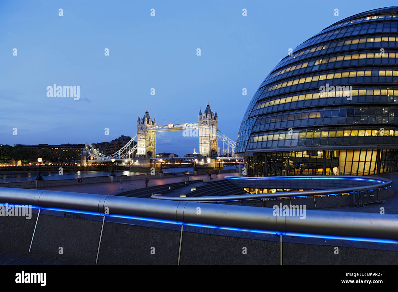 City Hall und Tower Bridge, Southwark, London, England, England, Vereinigtes Königreich Stockfoto