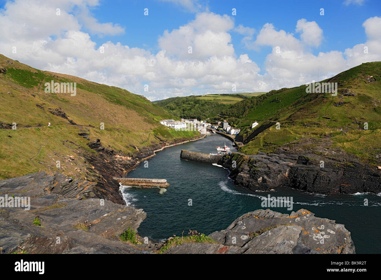 Hafen und Landschaft, Boscastle, Cornwall, England, Vereinigtes Königreich Stockfoto