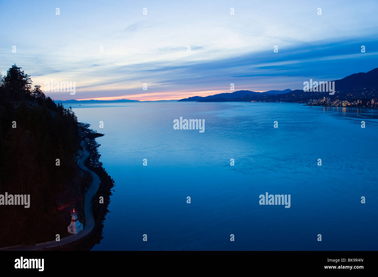 Sonnenuntergang auf den Burrard Inlet und die geraden von Georgien Vancouver British Columbia Kanada Stockfoto