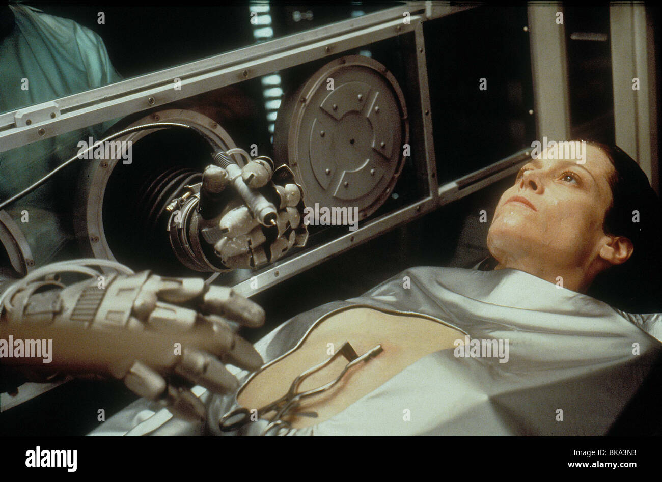 ALIEN: AUFERSTEHUNG (1997) SIGOURNEY WEAVER ALRN 028 Stockfoto