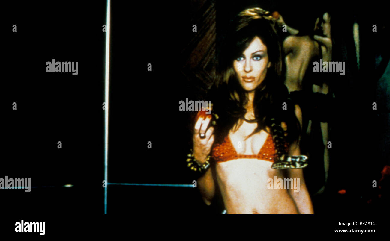 TEUFLISCH (2000) ELIZABETH HURLEY BEDZ 011 Stockfoto