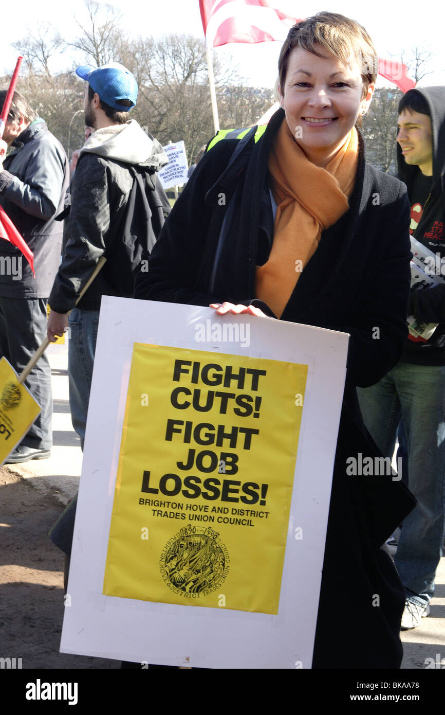 Caroline Lucas prospektive MP, Leiter fo die grüne Partei und Abgeordneter Werbetätigkeit in Brighton vor den Parlamentswahlen 2010. Stockfoto