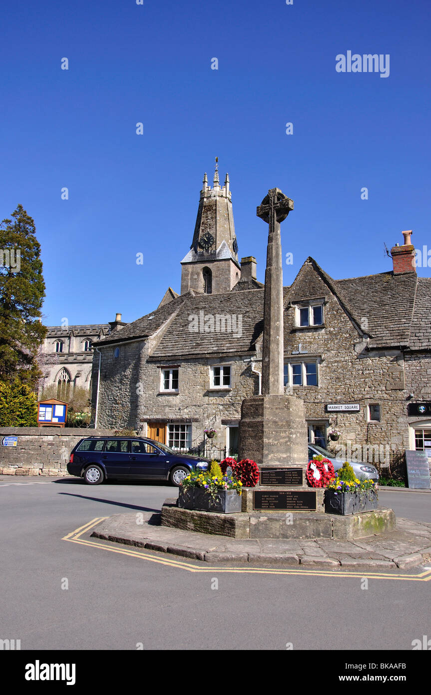 Marktplatz mit Holy Trinity Church, Minchinhampton, Gloucestershire, England, Vereinigtes Königreich Stockfoto