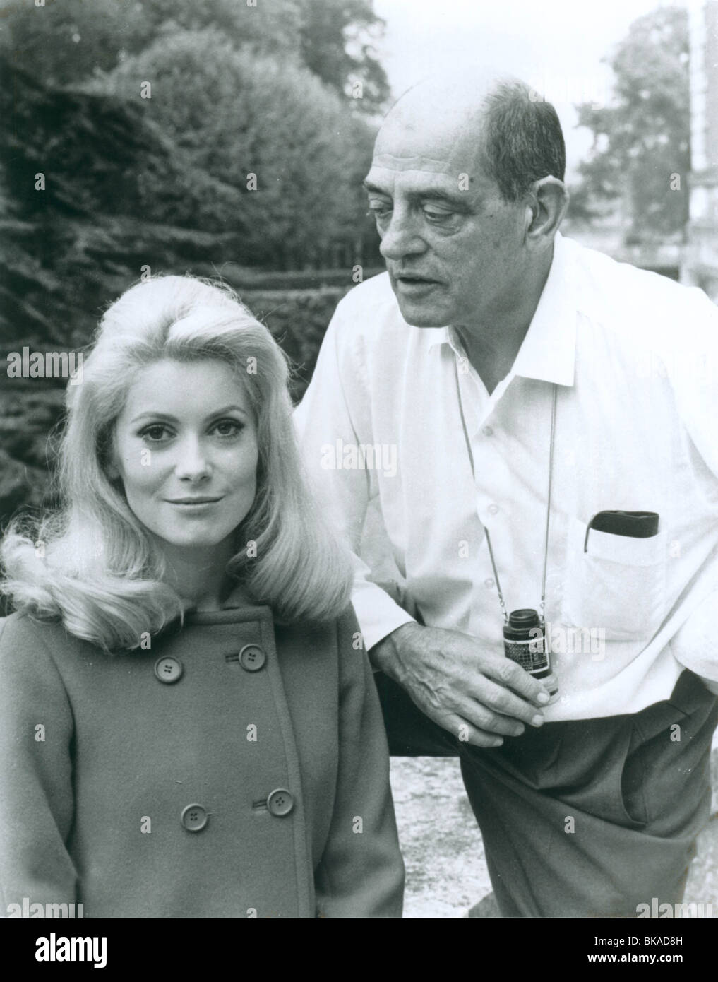 LUIS BUNUEL (DIR) PORTRÄT MIT CATHERINE DENEUVE LBUN 001 P Stockfoto