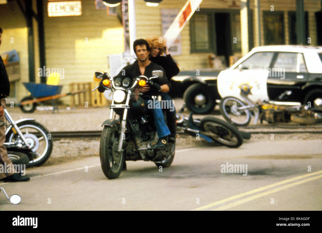COBRA (1986) SYLVESTER STALLONE, BRIGITTE NIELSEN COB 004 Stockfoto