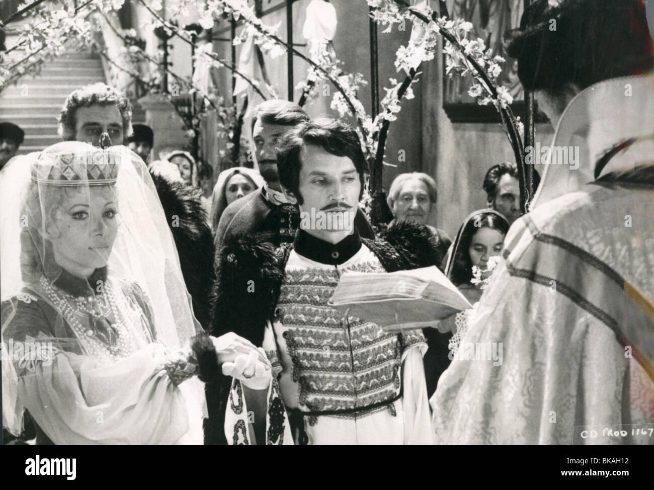 COUNTESS DRACULA (1971) INGRID PITT, SANDOR ELES CDRA 001 P Stockfoto