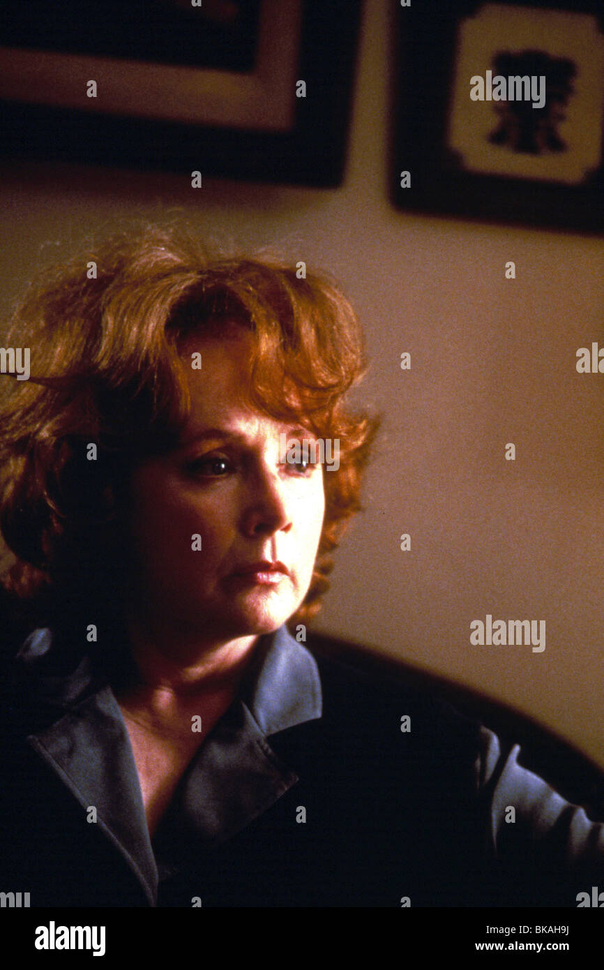 CROSSING GUARD (1995) PIPER LAURIE CRGU 018 Stockfoto