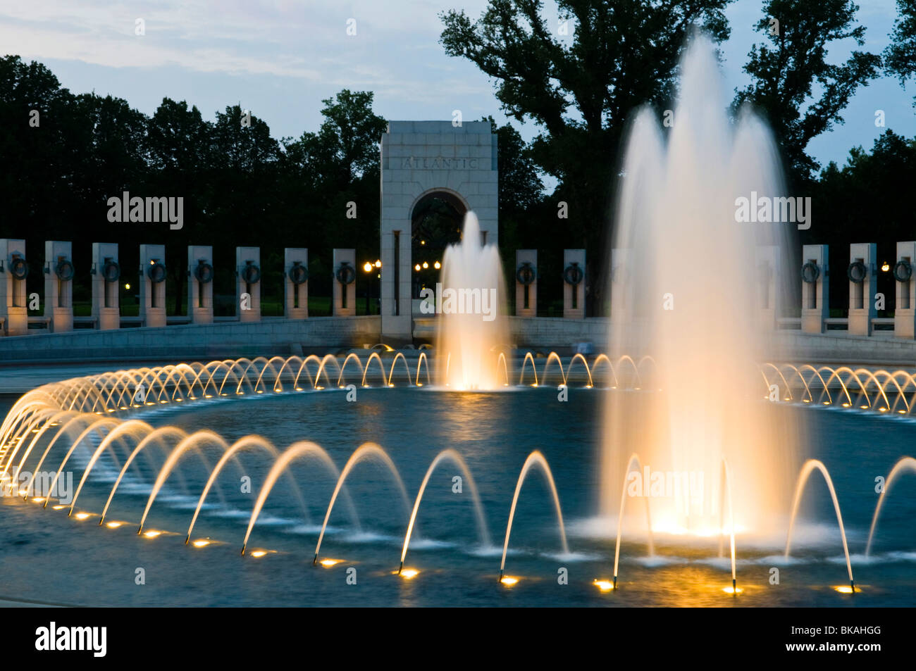 Die Weltkrieg-II-Denkmal in Washington DC bei Sonnenuntergang Stockfoto