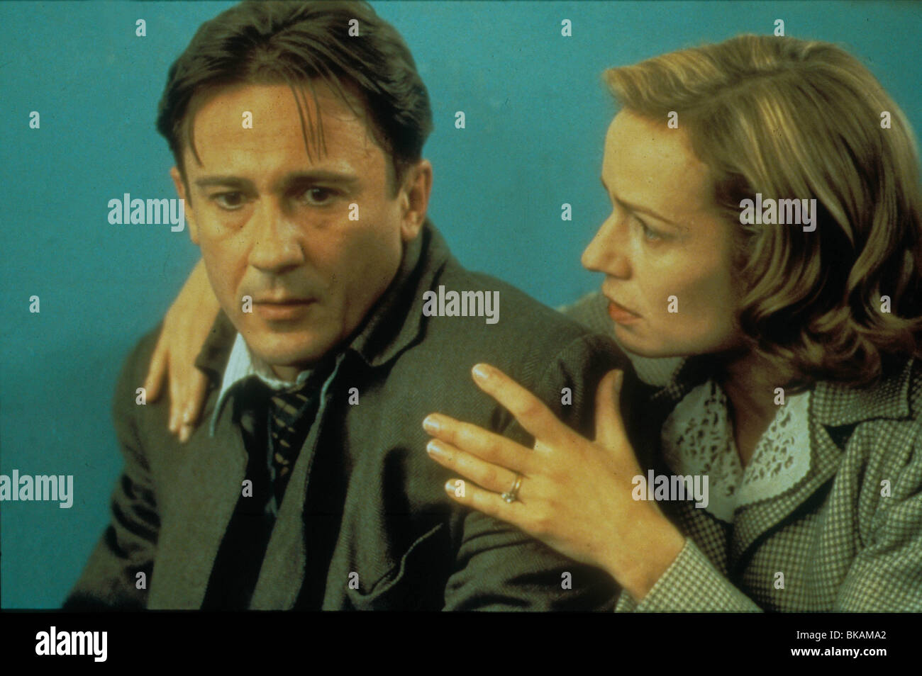 OST-WEST (1999) EST-OUEST (ALT) OLEG MENSHIKOV, SANDRINE BONNAIRE EAWE 001 Stockfoto