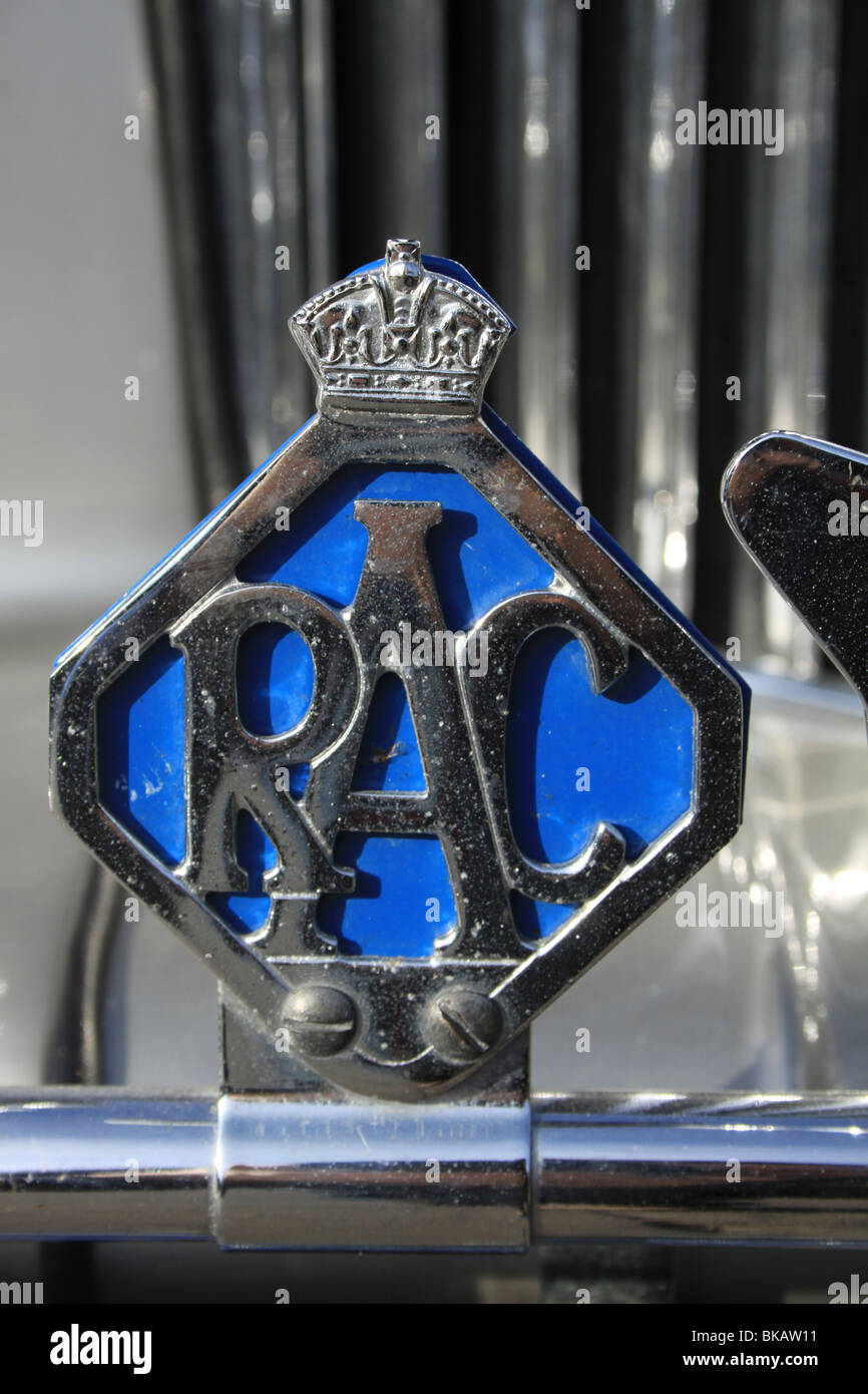 altmodische RAC-Abzeichen auf Motorwagen Stockfoto