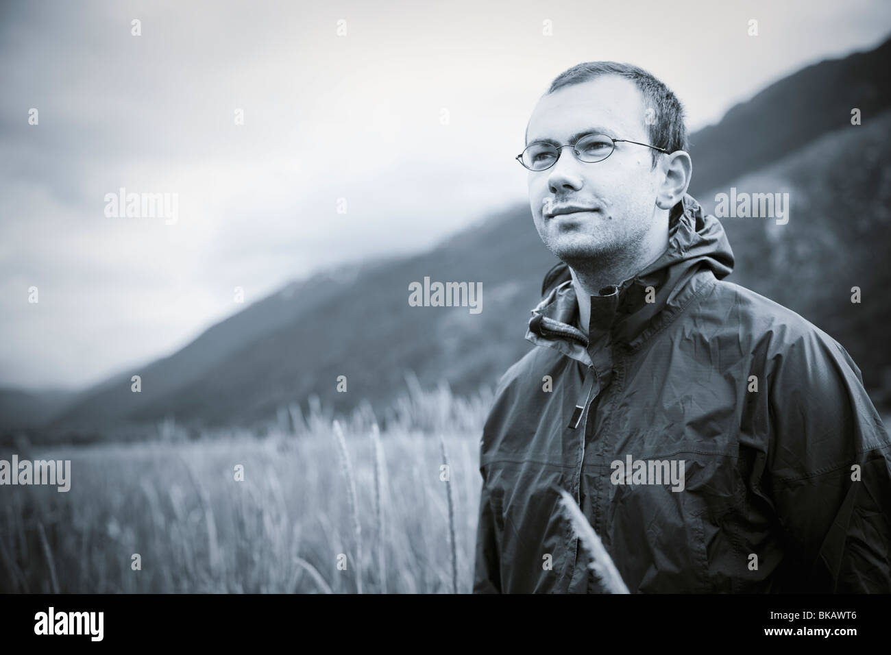 Jungen Erwachsenen männlichen Wanderer Stockfoto