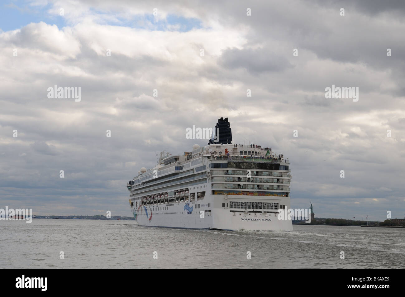 Norwegian Dawn im Hafen von New York. Stockfoto