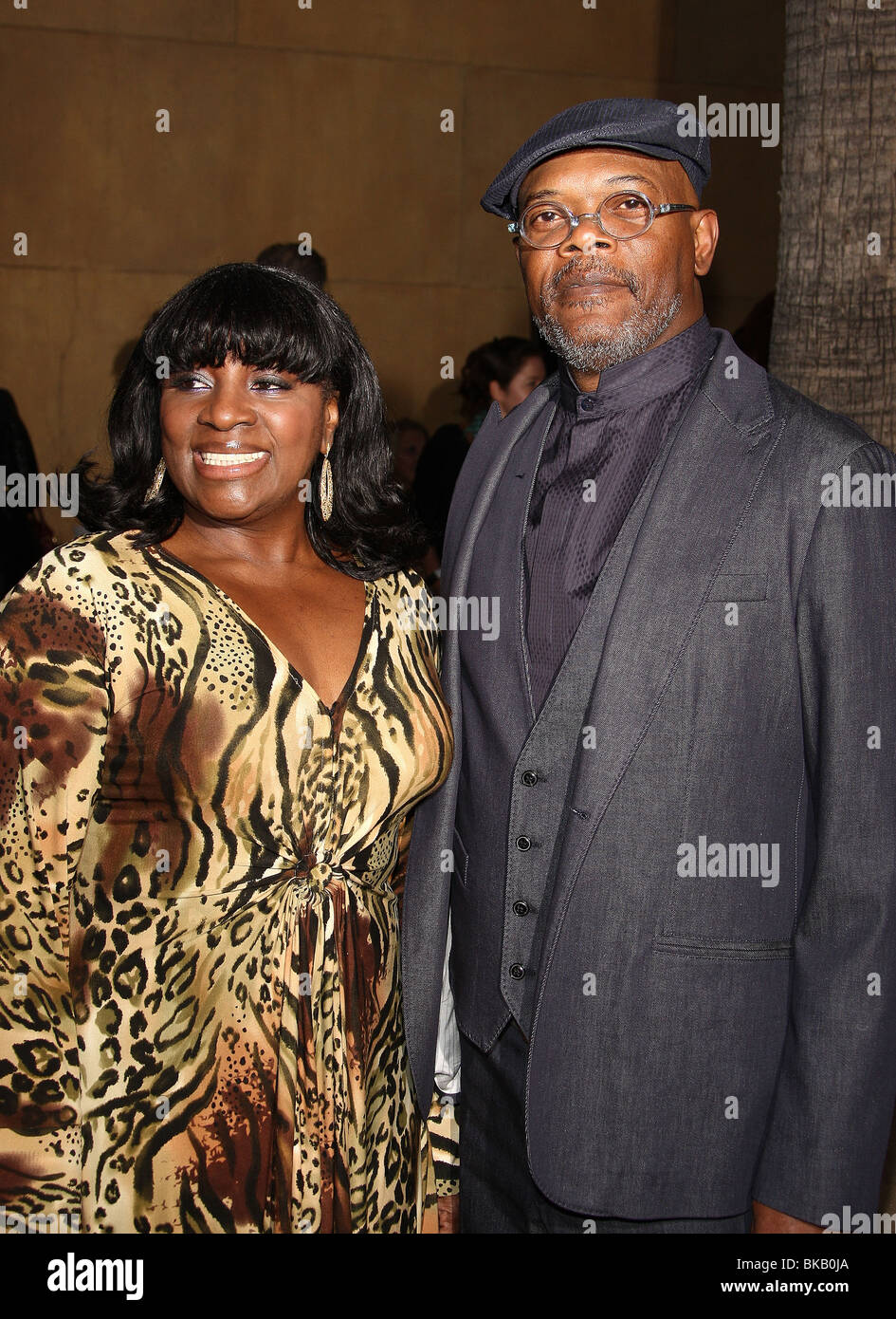 LATANYA RICHARDSON SAMUEL L. JACKSON Mutter und Kind LOS ANGELES PREMIERE HOLLYWOOD LOS ANGELES CA 19. April 2010 Stockfoto