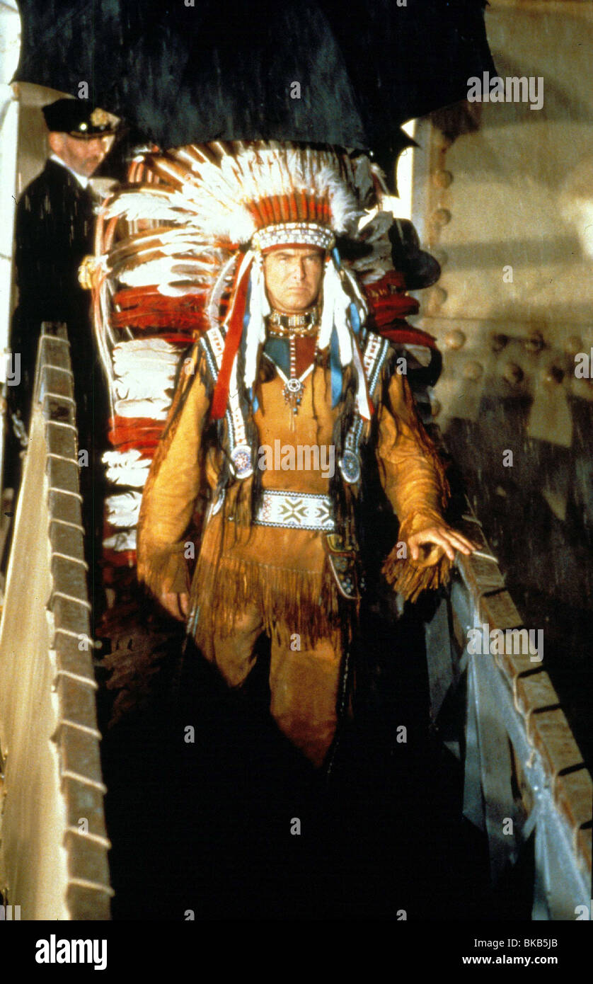 GRAUE EULE (1999) PIERCE BROSNAN INDIAN HEAD KLEID WACHSEN 016 Stockfoto